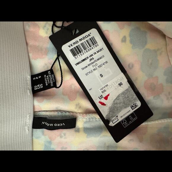 Vero Moda Floral Print Pencil Skirt Small Multi Polyester Blend NWT Stretch Midi - Picture 10 of 11